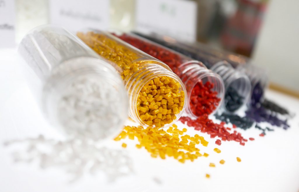 انواع رایج مواد اولیه مورد استفاده در تزریق پلاستیک